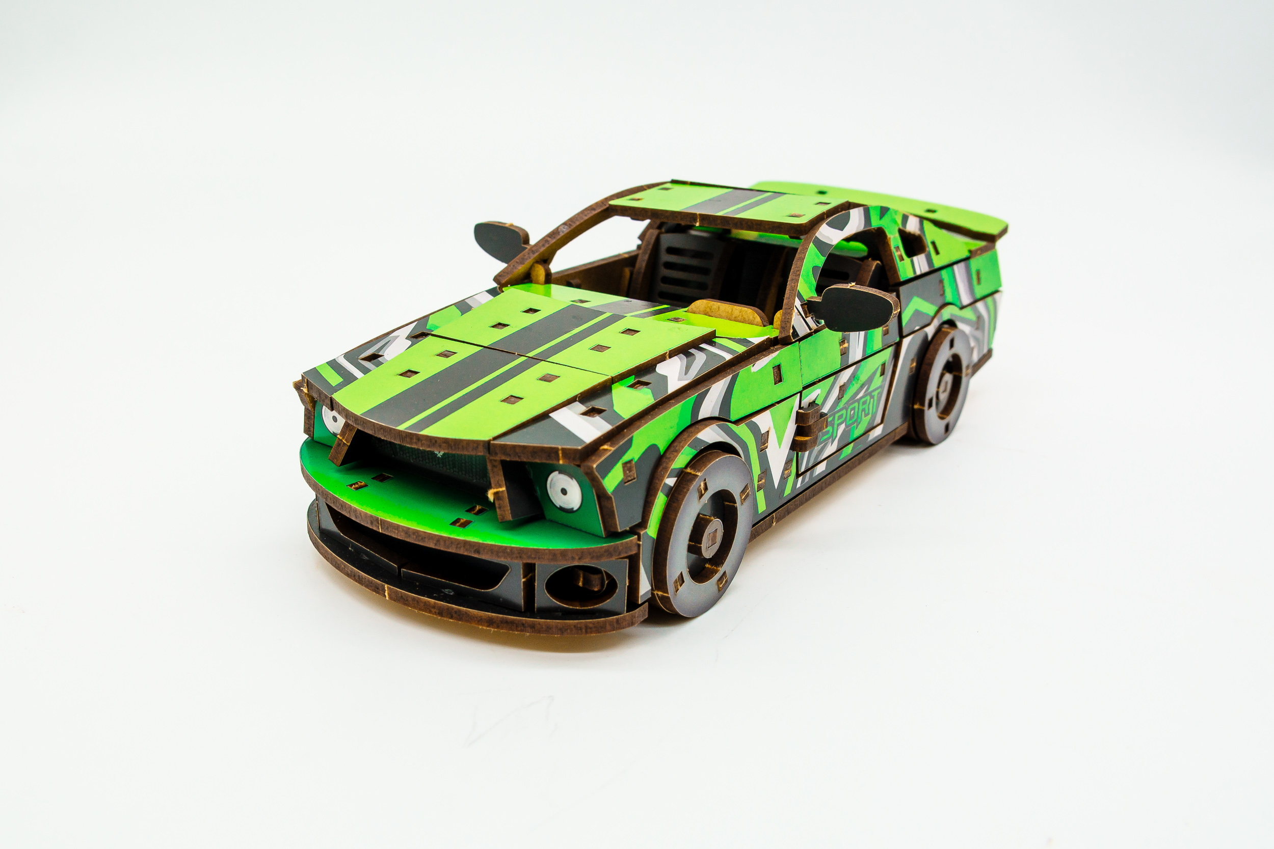 Дерев'яний 3D конструктор Muscle car GT (зелена) в картонній упаковці