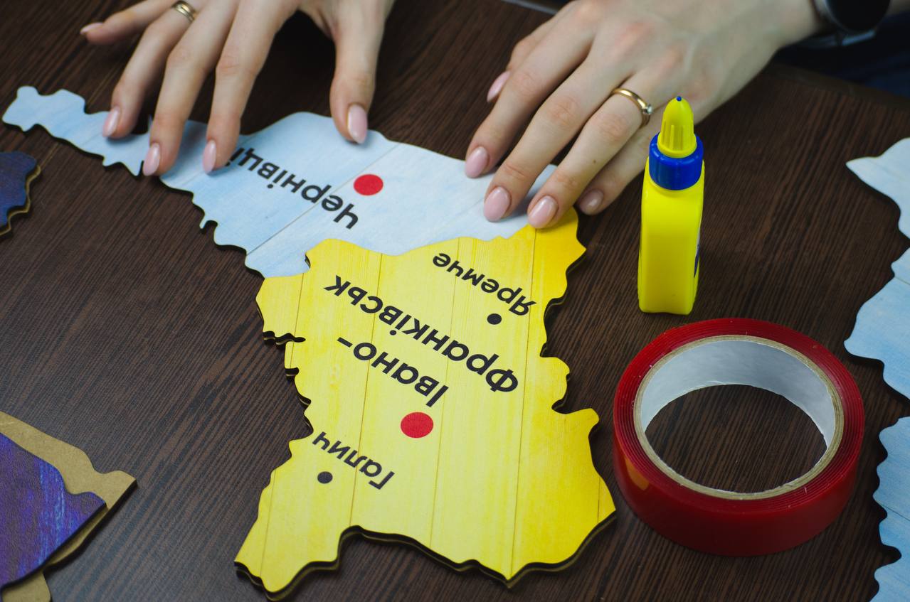 Дерев'яний пазл Мапа України синьо-жовта Дерев'яний пазл Мапа України синьо-жовта